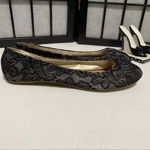 Z and Z Women’s Size 12 Black and Tan Flats.